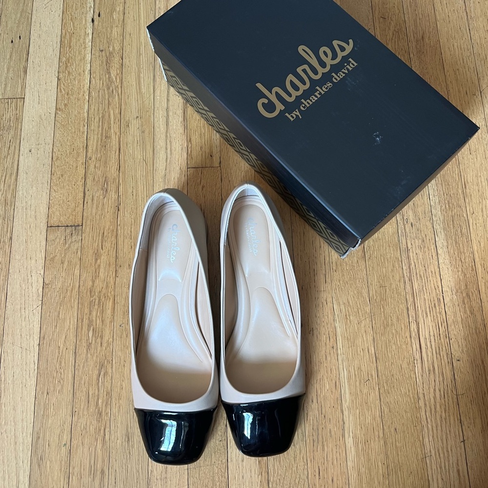 Charles by Charles David Zaria Black and Tan Kitten Block Heels